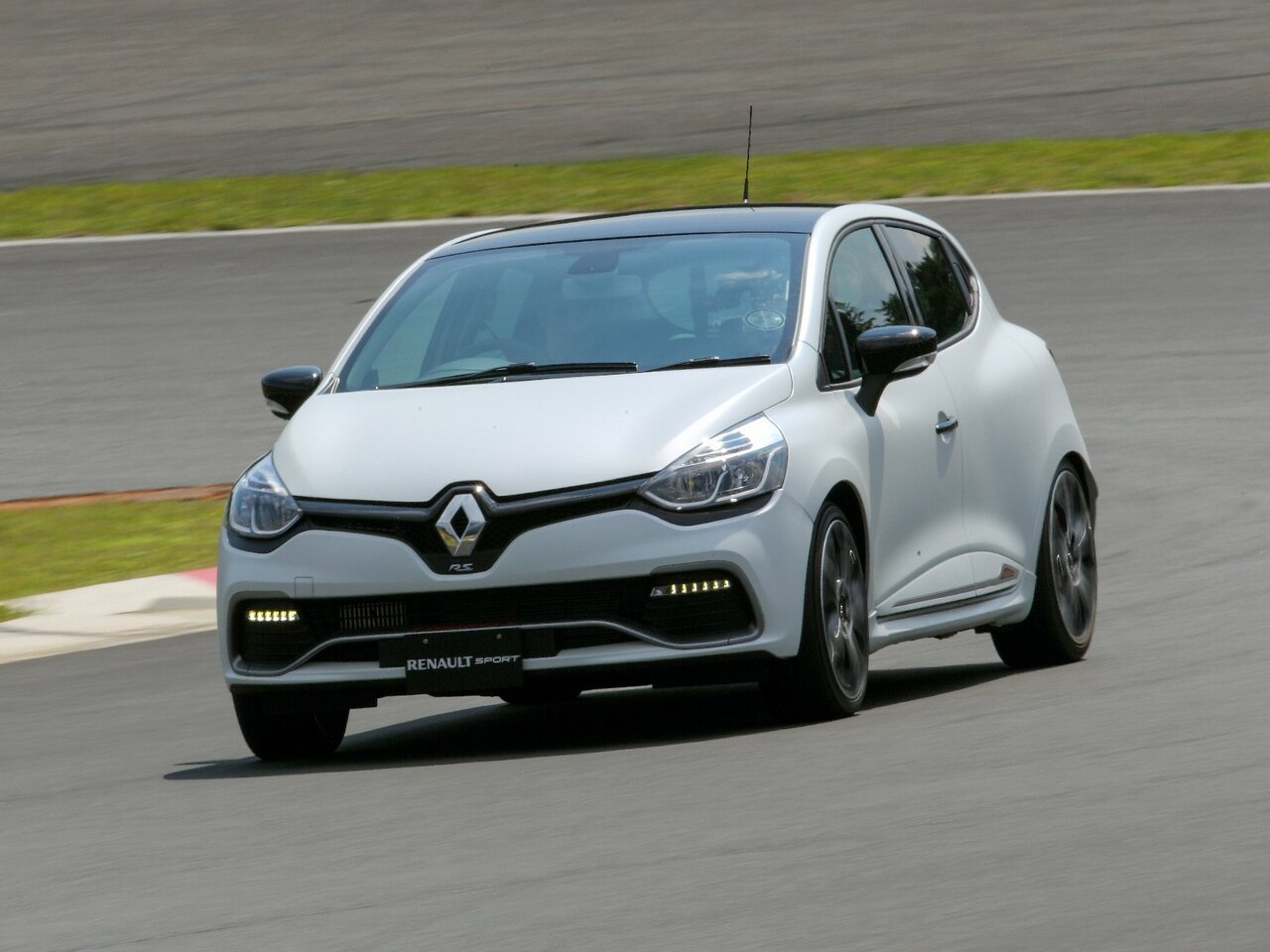 Фото Renault Lutecia IV