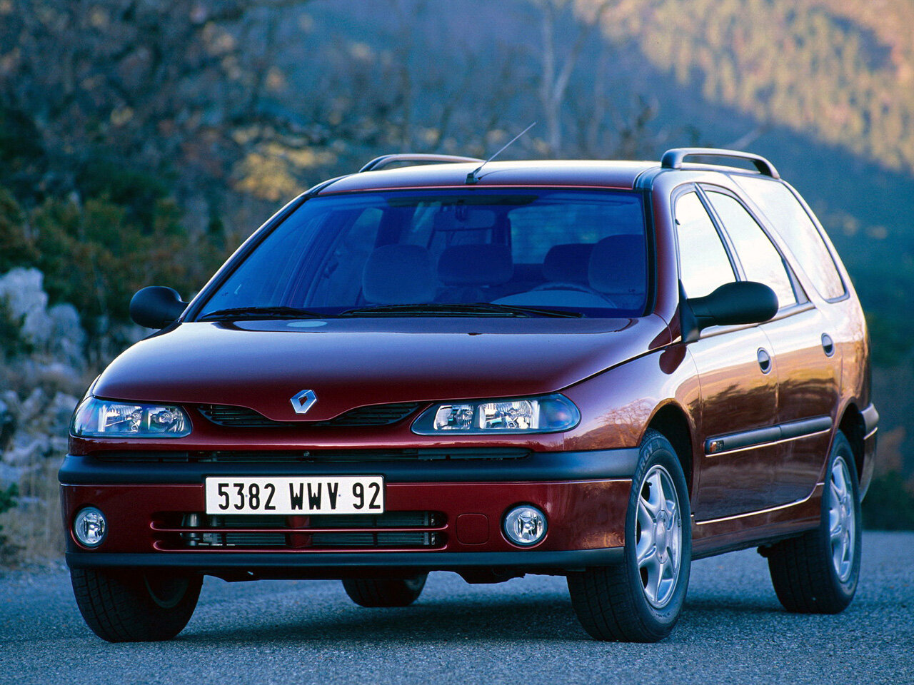 Характеристики 1.9 MT Дизель, Передний привод, Механика, 98 л.с. Renault  Laguna 1 поколение 1993 - 2001, Универсал 5 дв.