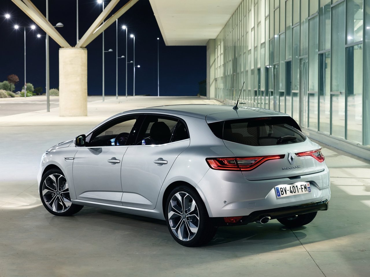 Багажник рено меган 4. Рено Меган 2022 новый. Renault Megane 2016 седан. Renault Megane 2018 хэтчбек. Renault Megan 4.