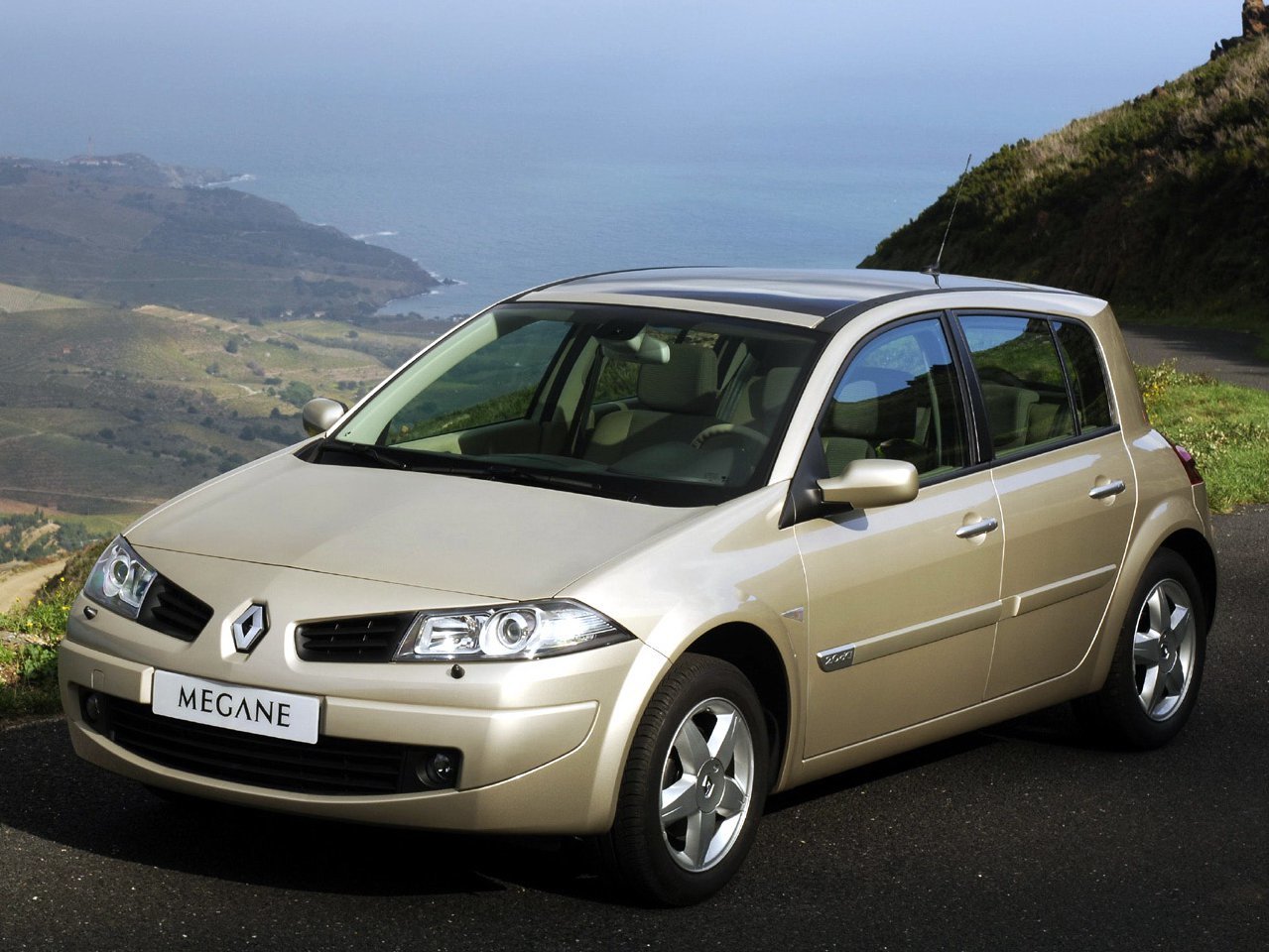 Характеристики 2.0 AT Бензин, Передний привод, Автомат, 136 л.с. Renault  Megane 2 поколение Рестайлинг 2006 - 2009, Хэтчбек 5 дв.