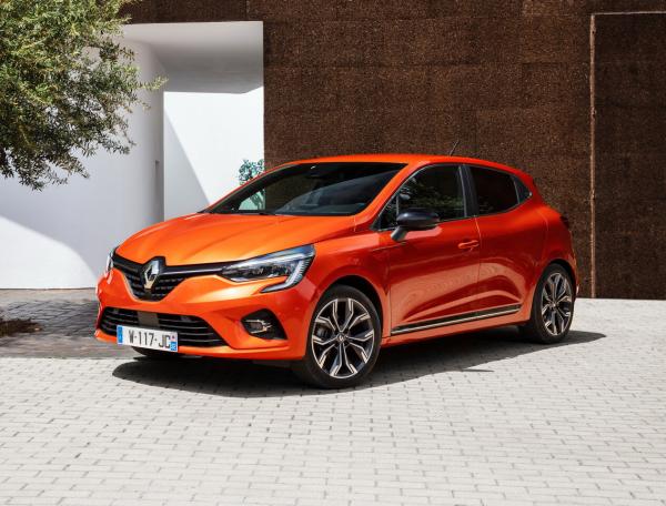 Сравнение Renault Clio и Renault Logan