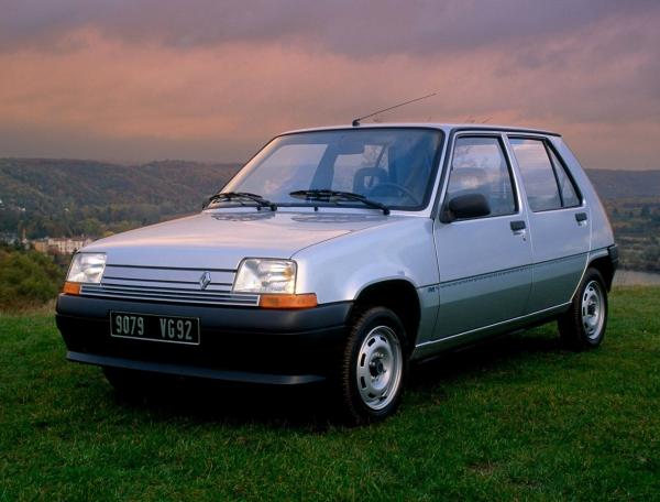 Сравнение Renault 5 и Toyota Opa