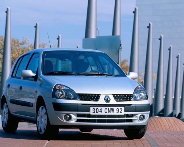 Фото Renault Clio II Рестайлинг 2 Хэтчбек 5 дв.