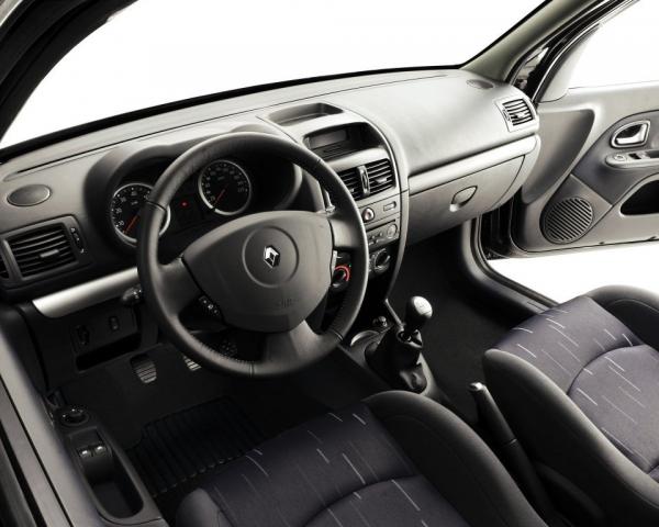 Фото Renault Clio II Рестайлинг 2 Хэтчбек 5 дв.