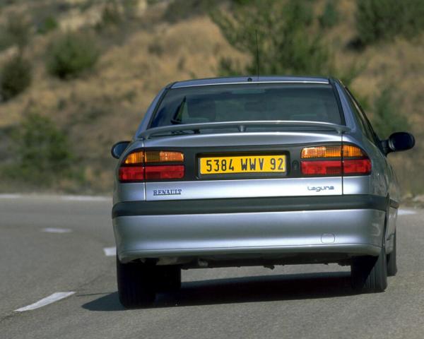 Фото Renault Laguna I Лифтбек