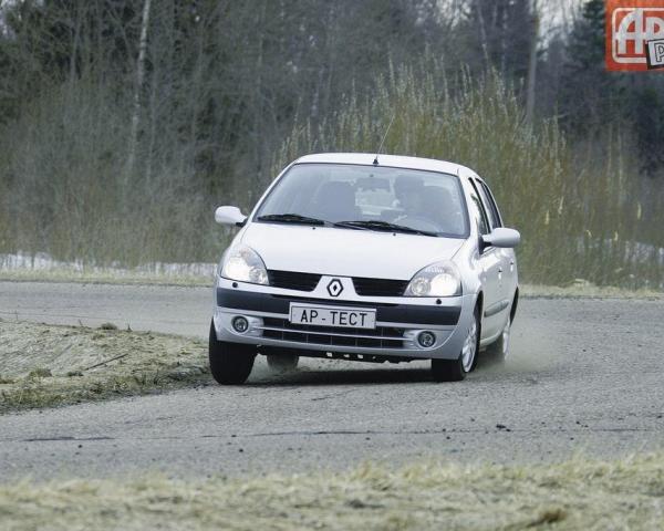 Фото Renault Symbol I Рестайлинг 2 Седан