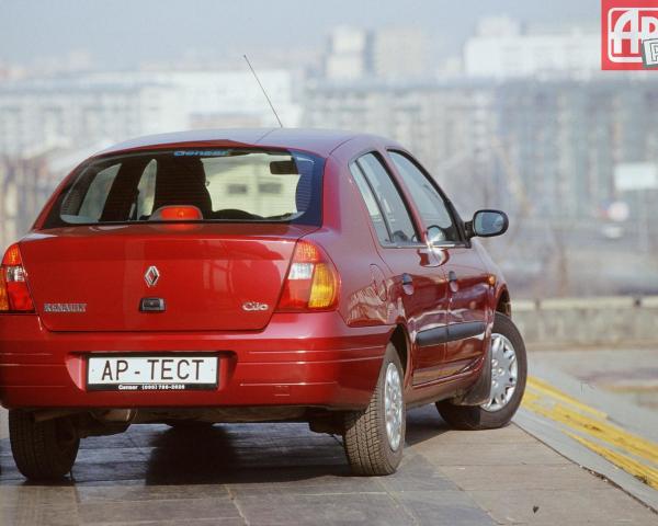 Фото Renault Symbol I Рестайлинг Седан