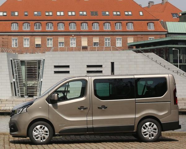 Фото Renault Trafic III Минивэн