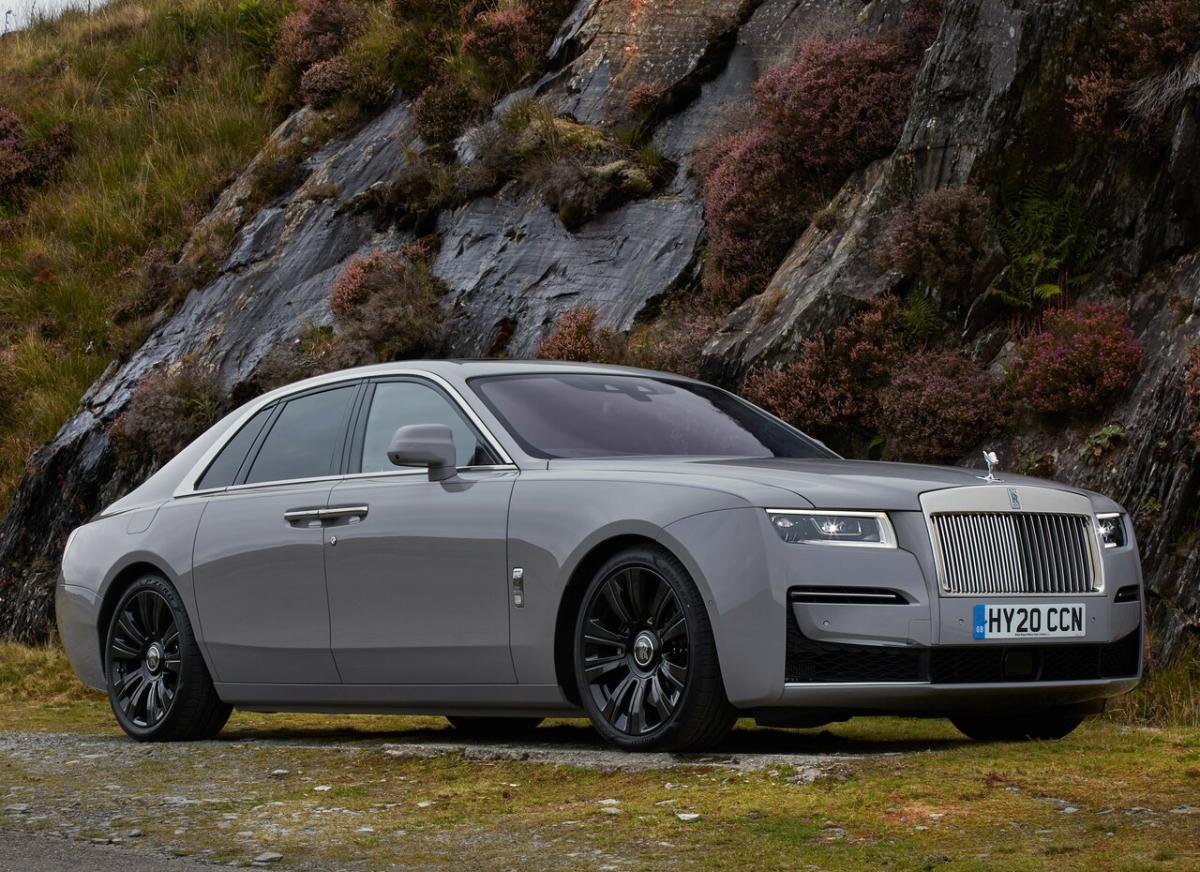 Сравнение Роллс-Ройс Гост и Роллс-Ройс Фантом, что лучше Rolls-Royce Ghost  или Rolls-Royce Phantom