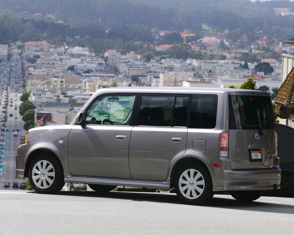 Фото Scion xB I Компактвэн