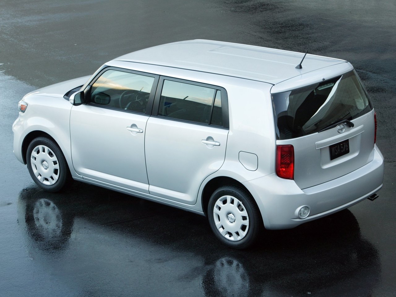 Фото Scion xB II