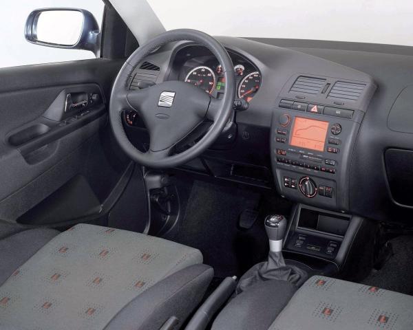 Фото Seat Cordoba I Рестайлинг Седан