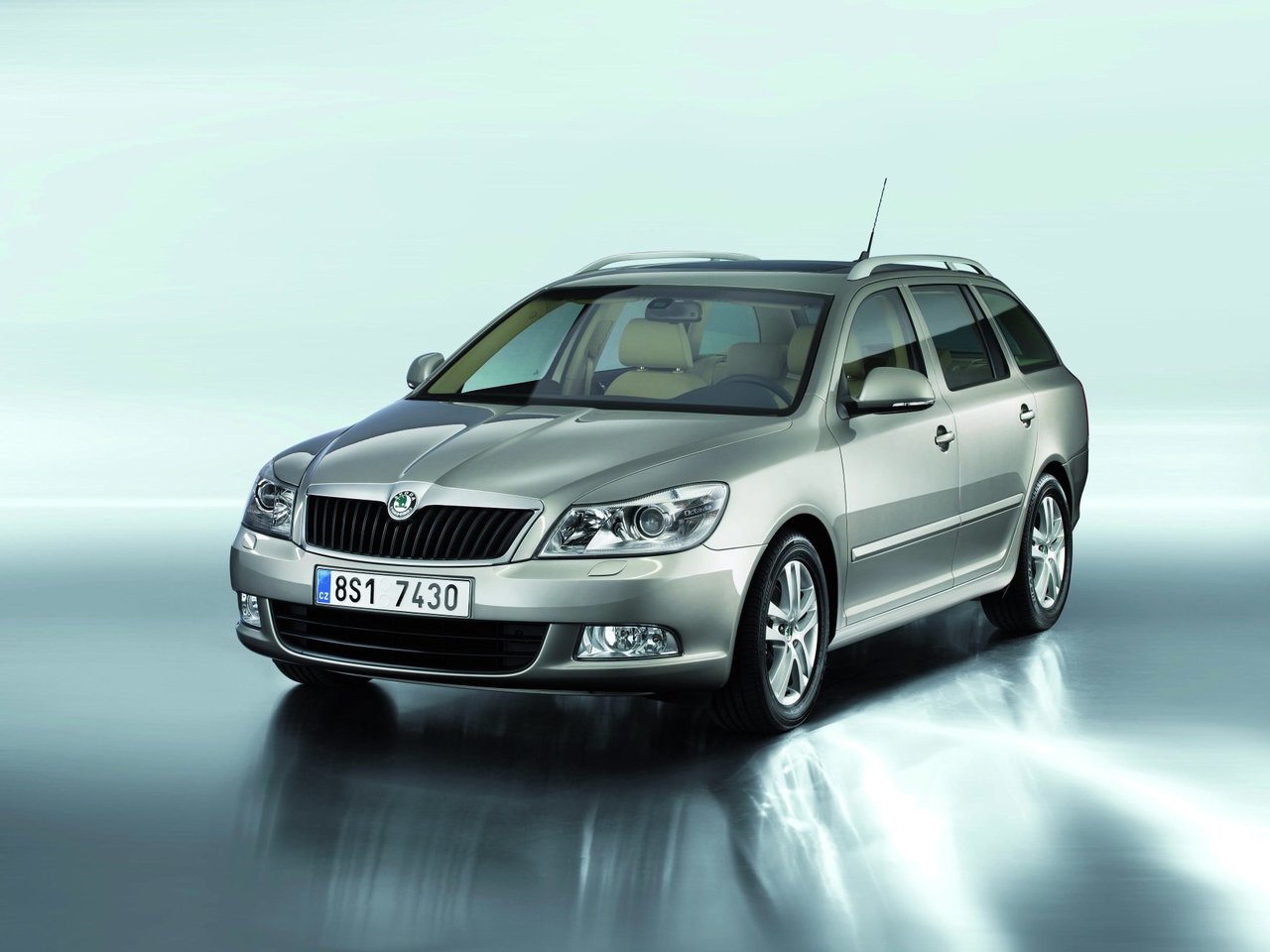 Характеристики 1.4 AMT Бензин, Передний привод, Робот, 122 л.с. Skoda  Octavia 2 поколение (A5) Рестайлинг 2008 - 2013, Универсал 5 дв.