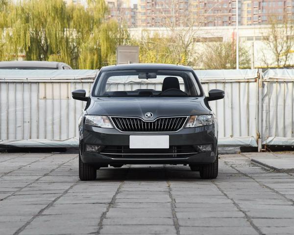 Фото Skoda Rapid I Рестайлинг Седан