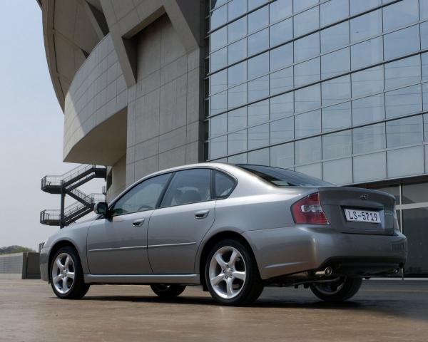 Фото Subaru Legacy IV Седан