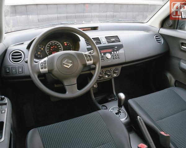 Фото Suzuki Swift III Хэтчбек 5 дв.