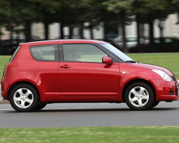 Фото Suzuki Swift III Хэтчбек 3 дв.