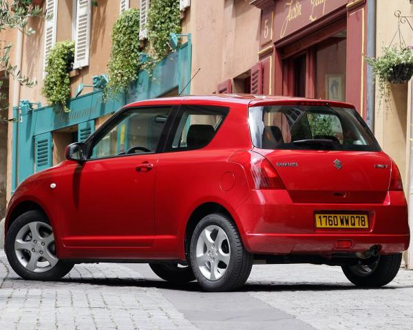 Фото Suzuki Swift III Хэтчбек 3 дв.