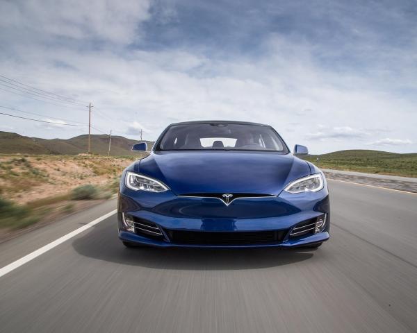 Фото Tesla Model S I Рестайлинг Лифтбек