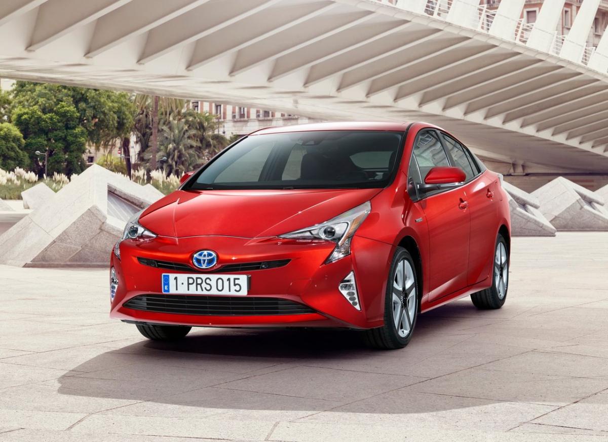 Сравнение Тойота Приус и Тойота Приус Альфа, что лучше Toyota Prius или  Toyota Prius Alpha