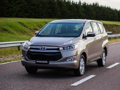 Фото Toyota Innova II Компактвэн