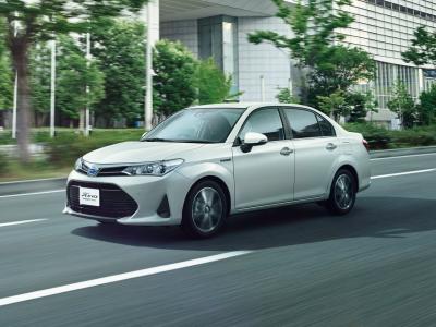 Фото Toyota Corolla XI (E160, E170) Рестайлинг 2 Седан Axio