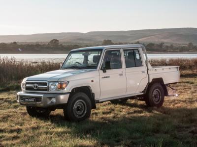 Фото Toyota Land Cruiser 70 Series Рестайлинг Пикап Двойная кабина