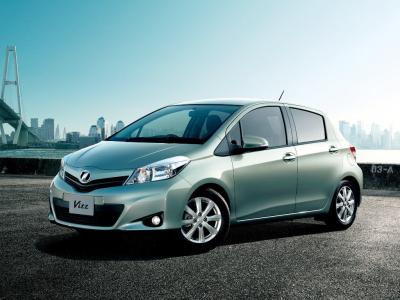 Фото Toyota Vitz III (XP130) Хэтчбек 5 дв.