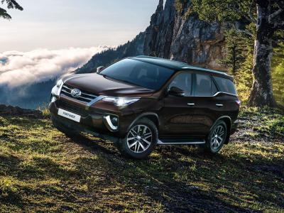 Фото Toyota Fortuner II Внедорожник 5 дв.