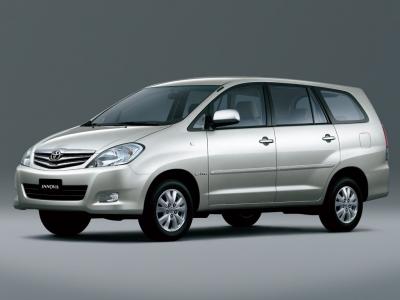 Фото Toyota Innova I Компактвэн