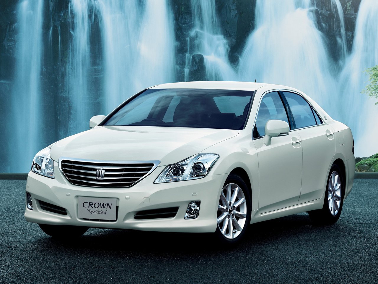 Фото Toyota Crown XIII (S200)