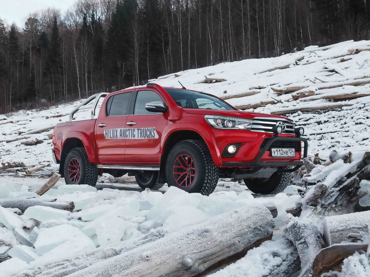 Фото Toyota Hilux VIII