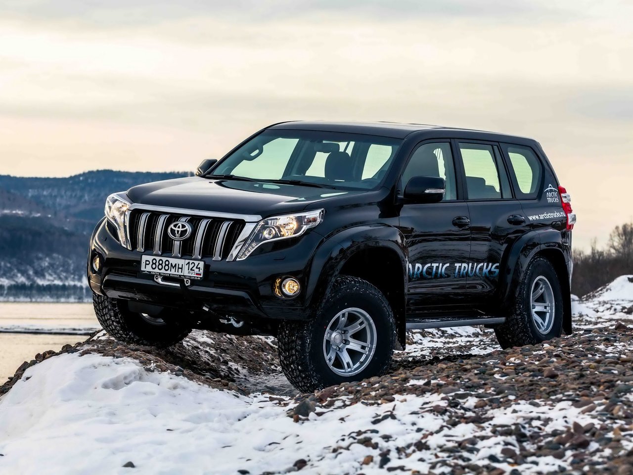 Фото Toyota Land Cruiser Prado 150 Series Рестайлинг 1