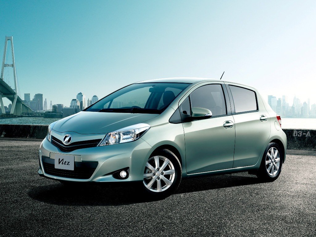 Фото Toyota Vitz III (XP130)