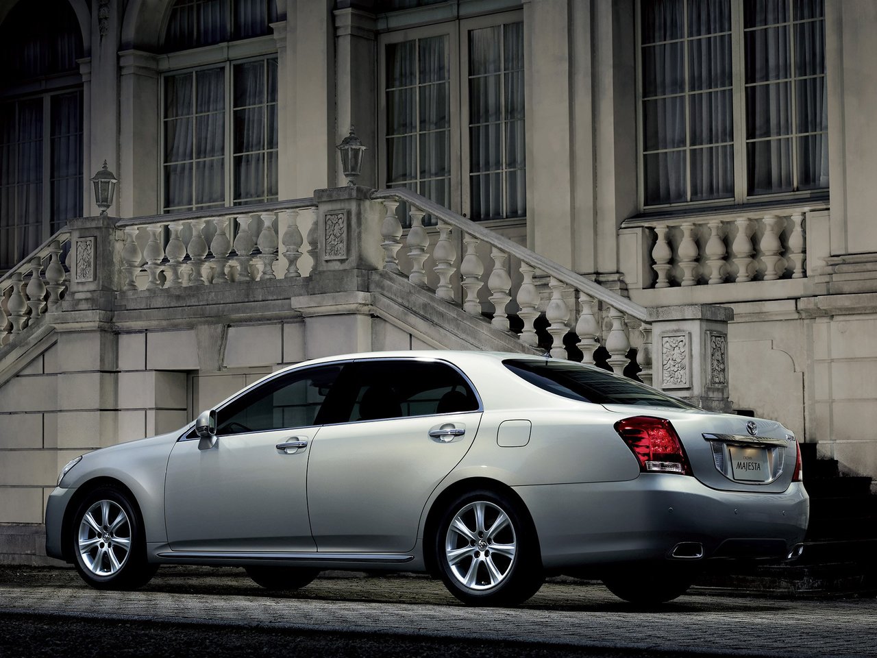 Фото Toyota Crown Majesta V (S200)