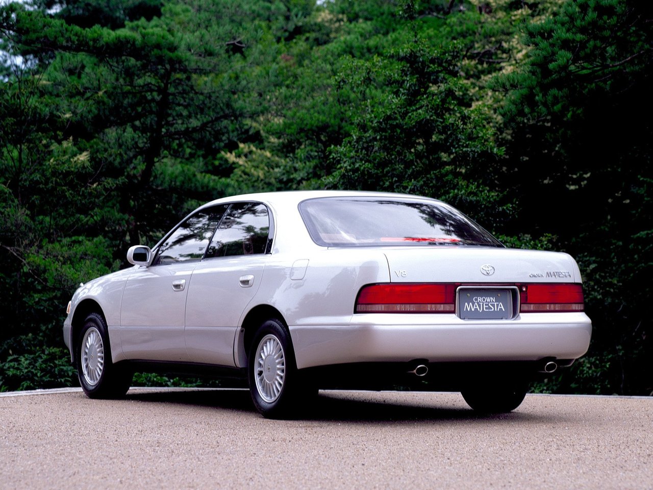 Фото Toyota Crown Majesta I (S140)