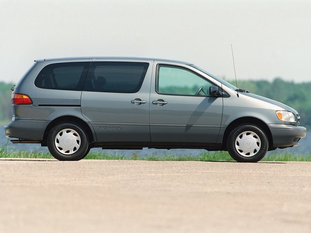 Фото Toyota Sienna I