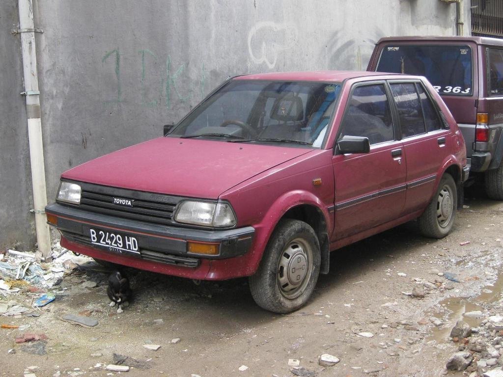 Фото Toyota Starlet III (P70)