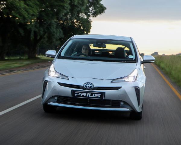 Фото Toyota Prius IV Рестайлинг (XW50) Хэтчбек 5 дв.