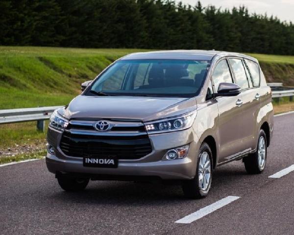 Фото Toyota Innova II Компактвэн