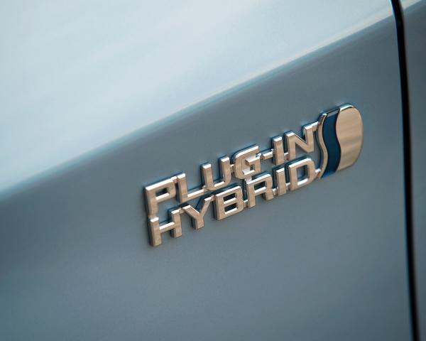 Фото Toyota Prius III Рестайлинг (XW30) Хэтчбек 5 дв. PHV