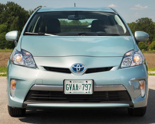 Фото Toyota Prius III Рестайлинг (XW30) Хэтчбек 5 дв. PHV