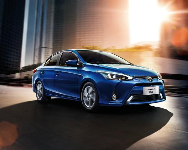 Фото Toyota Yaris XP150 Рестайлинг Седан L