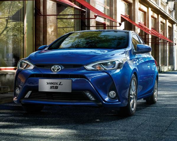 Фото Toyota Yaris XP150 Рестайлинг Седан L