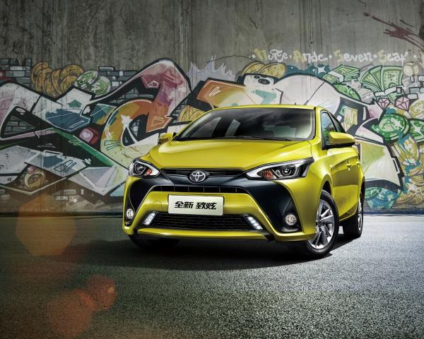 Фото Toyota Yaris XP150 Рестайлинг Хэтчбек 5 дв. L