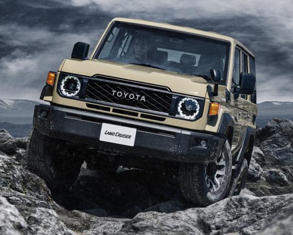 Фото Toyota Land Cruiser 70 Рестайлинг 2 Внедорожник 5 дв. 76