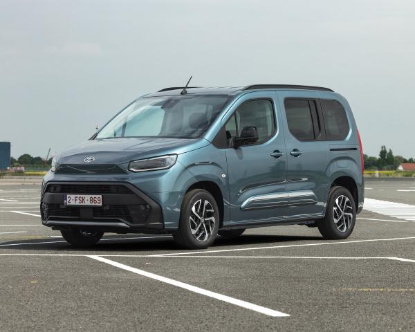 Фото Toyota ProAce City I Рестайлинг Компактвэн Verso L1