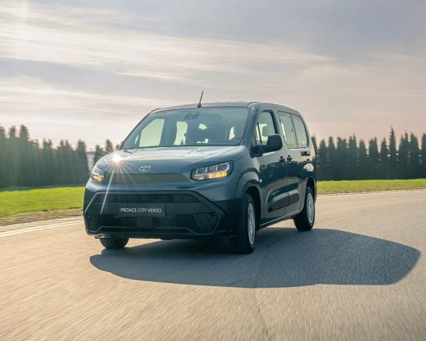 Фото Toyota ProAce City I Рестайлинг Компактвэн Verso L2