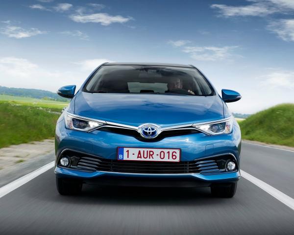 Фото Toyota Auris II Рестайлинг Хэтчбек 5 дв.