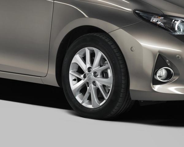 Фото Toyota Auris II Хэтчбек 5 дв.